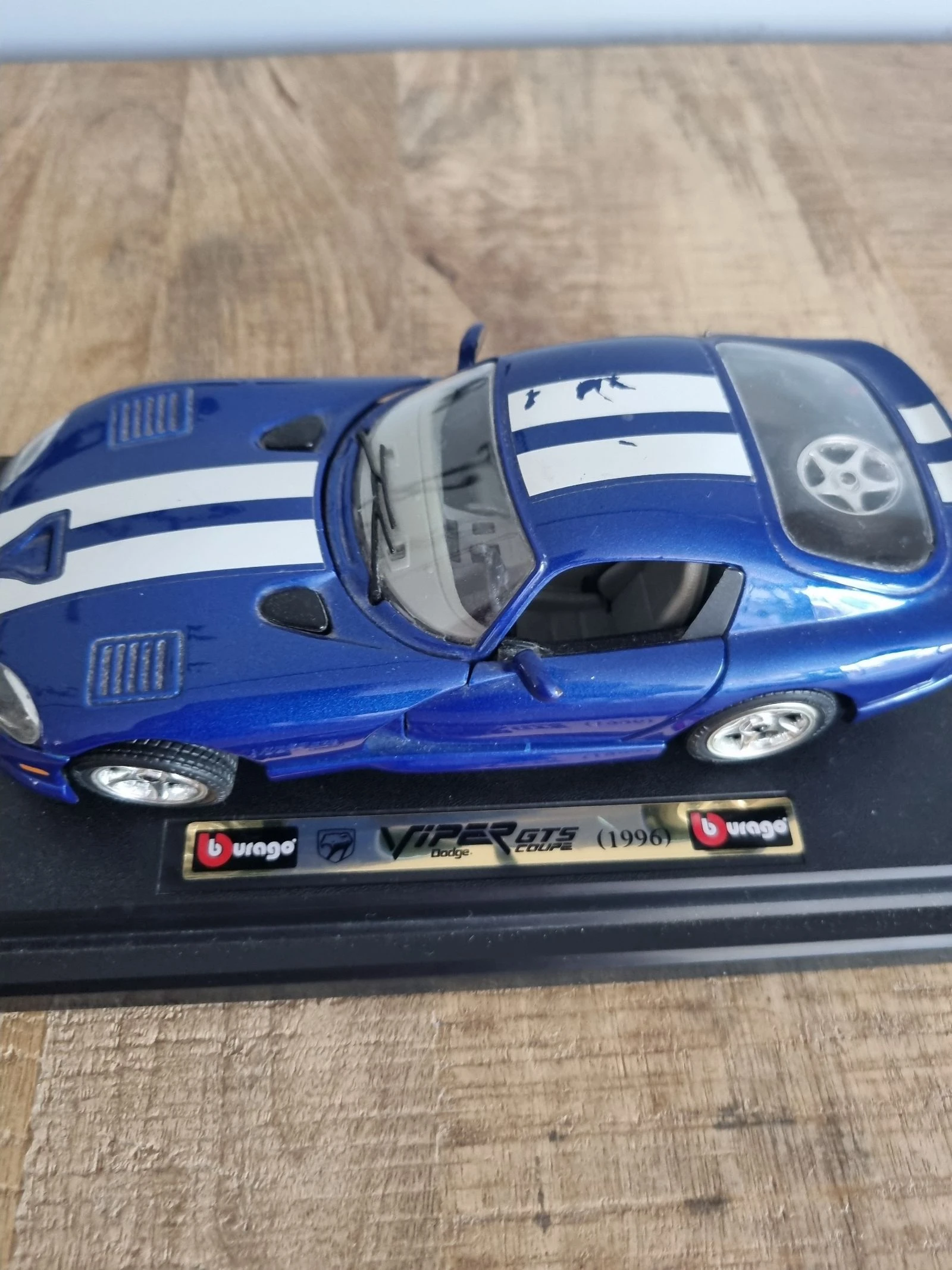 Miniatuur Dodge Viper GTS Coupé (1996) - Bburago (Blauw en Wit) – photo 2